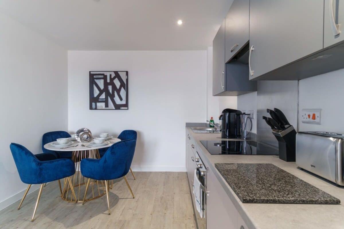 Stunning 2 Bed In Salford With Views Manchester