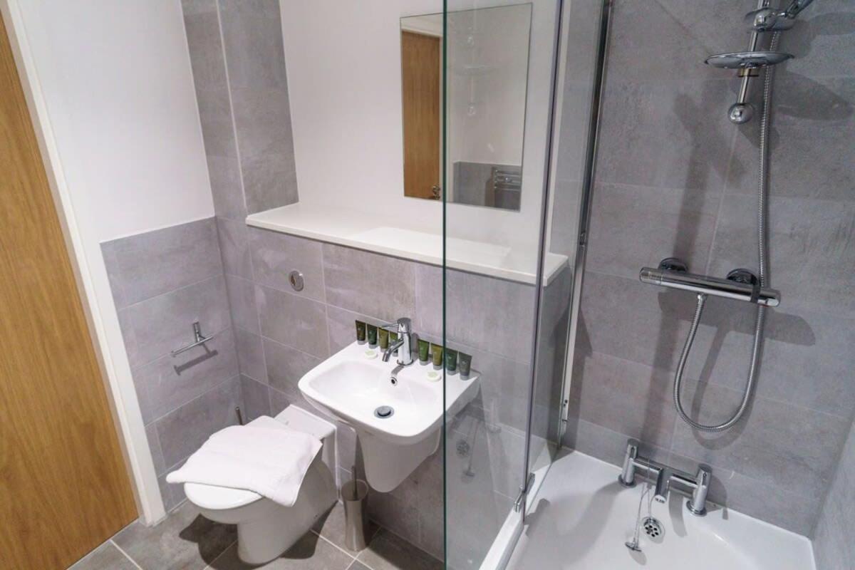 Stunning 2 Bed In Salford With Views Manchester