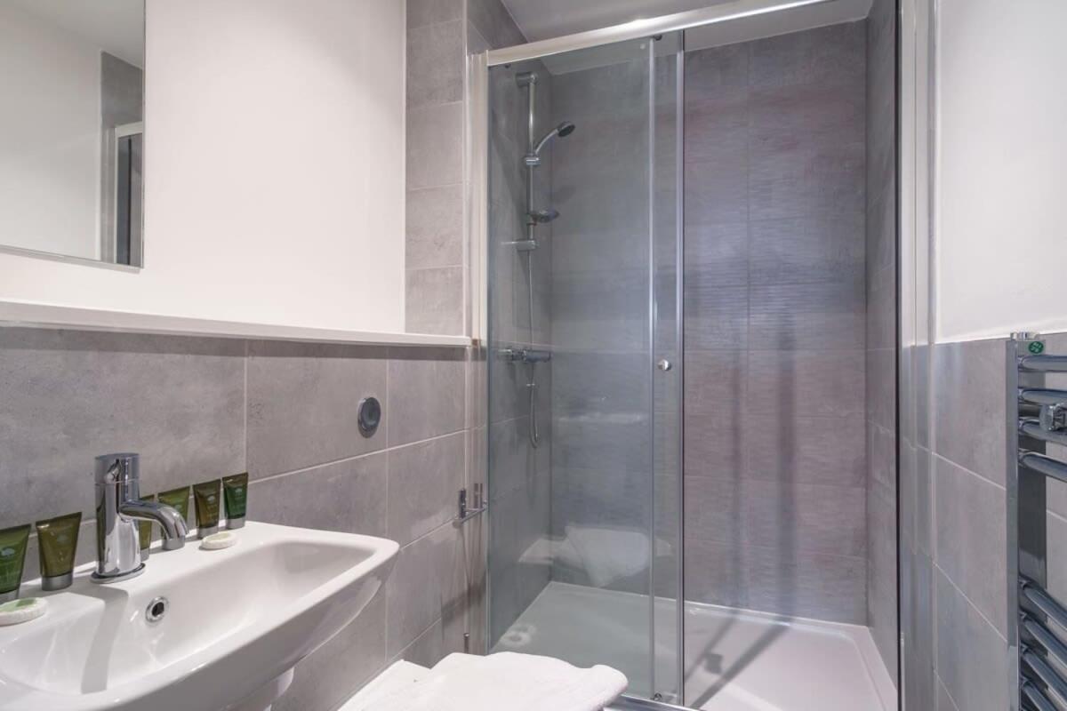 Stunning 2 Bed In Salford With Views Manchester