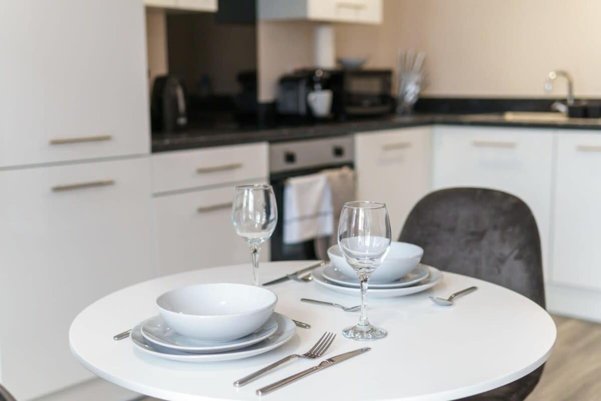 Modern 1 Bedroom - Sleeps 2 * Manchester
