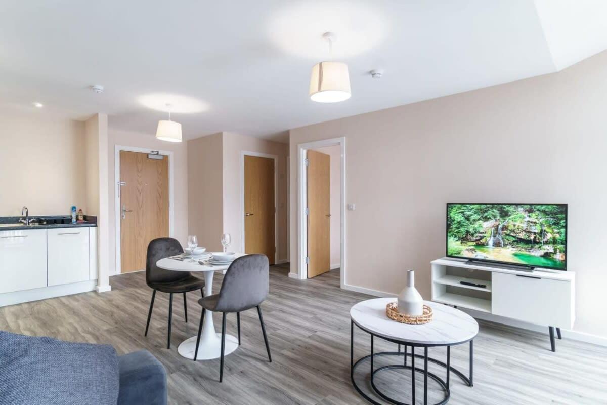 Apartment Modern 1 Bedroom - Sleeps 2 *