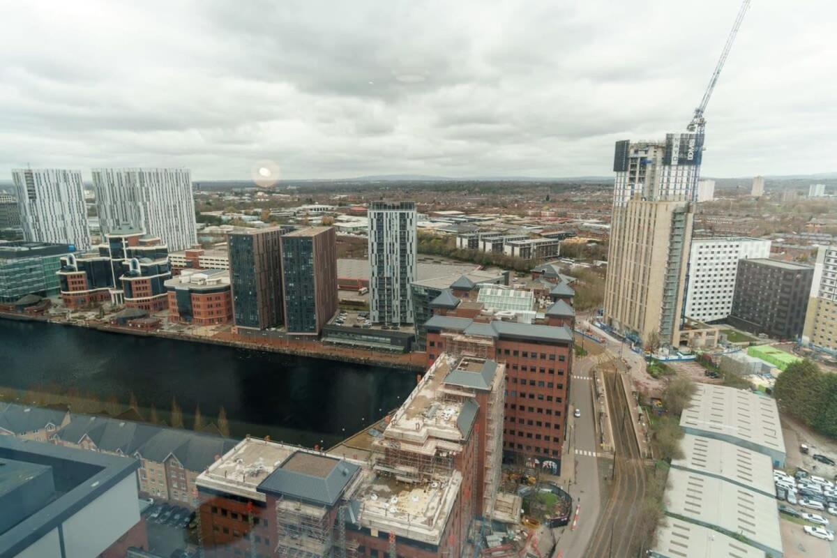 Stunning 2 Bed In Salford With Views *