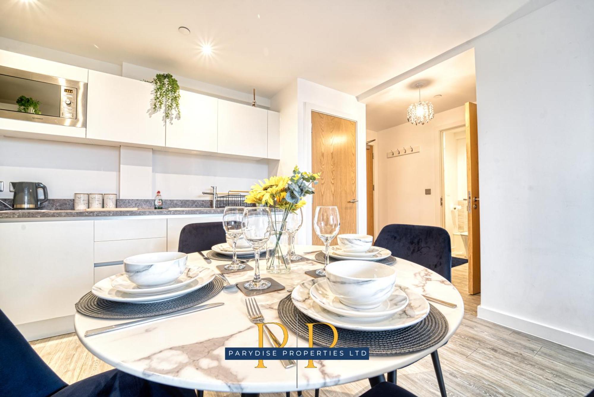 The Middlewood Plaza - By Parydise - Business Or Leisure Stays, Central Location, Sleeps 4, Salford Appartement Manchester