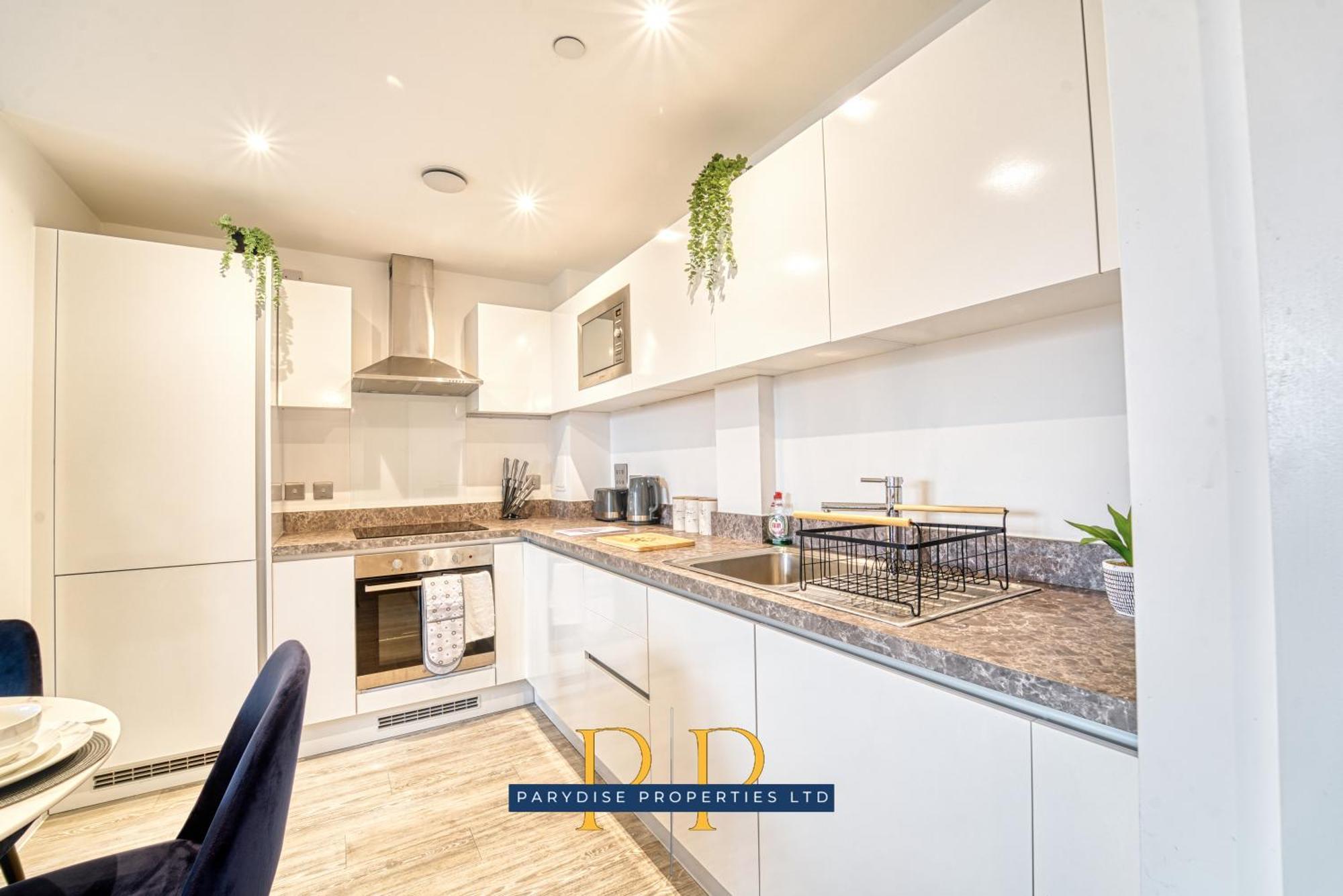 The Middlewood Plaza - By Parydise - Business Or Leisure Stays, Central Location, Sleeps 4, Salford