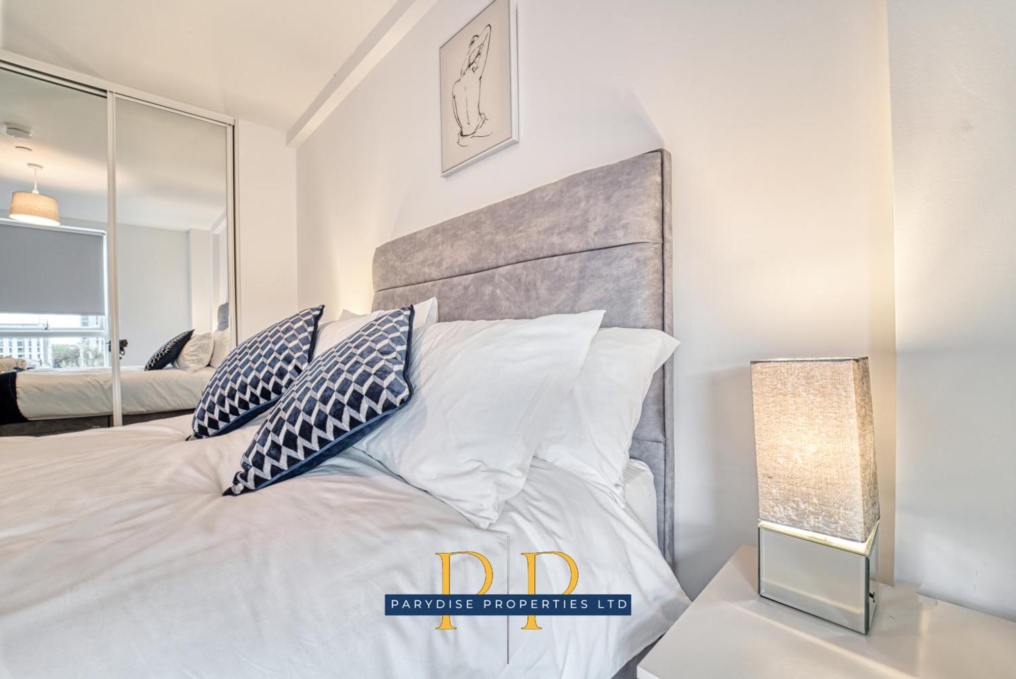 The Middlewood Plaza - By Parydise - Business Or Leisure Stays, Central Location, Sleeps 4, Salford Appartement *