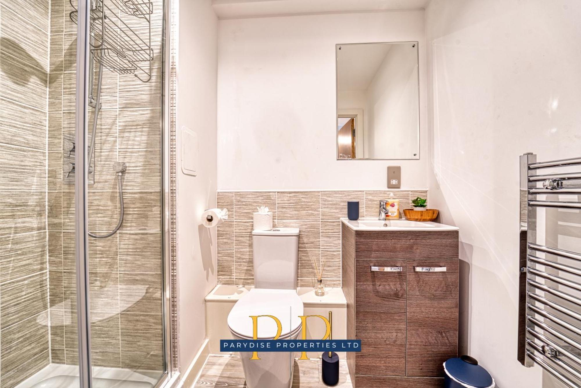The Middlewood Plaza - By Parydise - Business Or Leisure Stays, Central Location, Sleeps 4, Salford Appartement