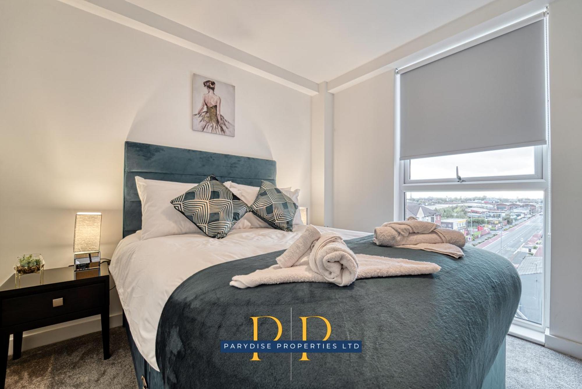 The Middlewood Plaza - By Parydise - Business Or Leisure Stays, Central Location, Sleeps 4, Salford * Manchester