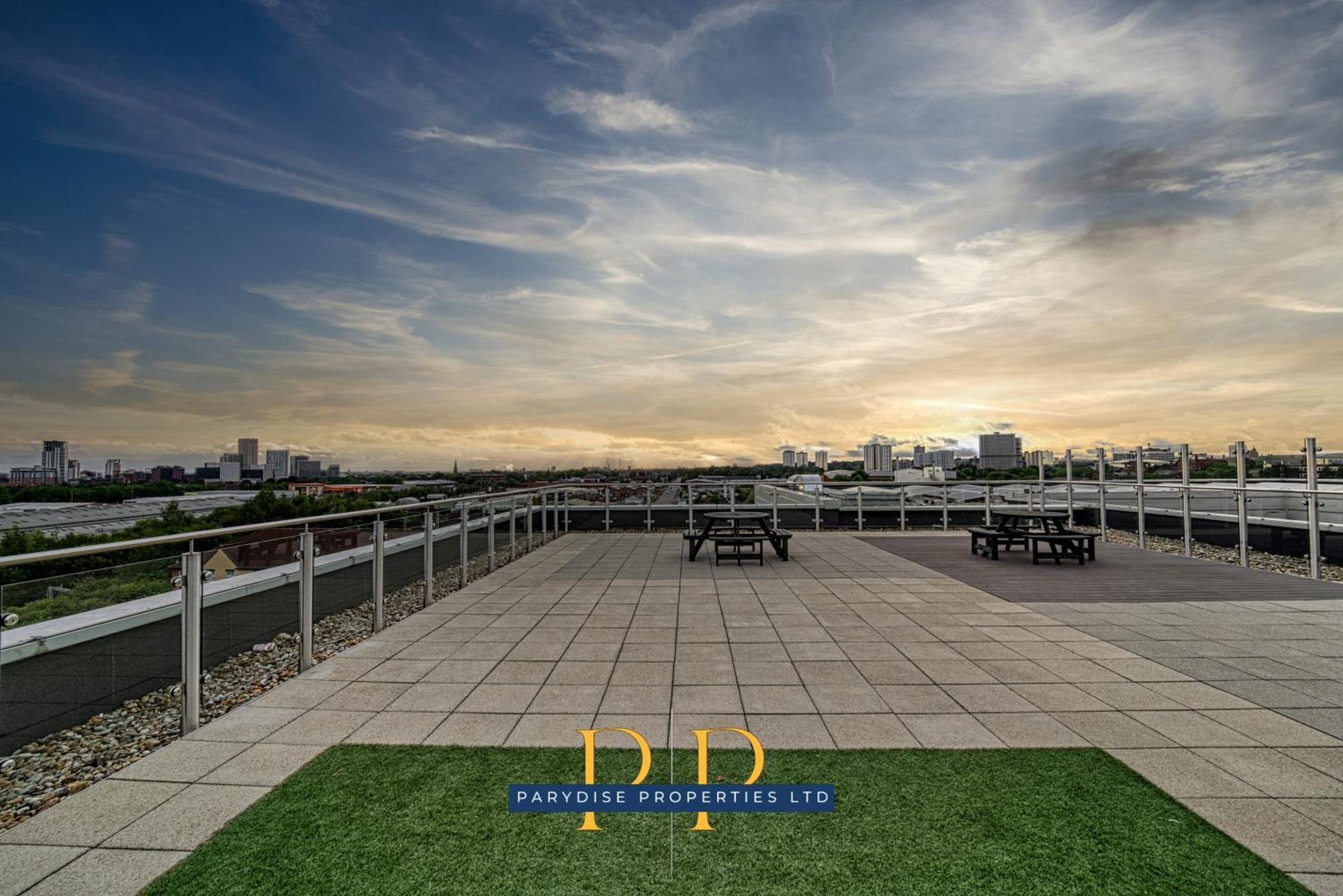 The Middlewood Plaza - By Parydise - Business Or Leisure Stays, Central Location, Sleeps 4, Salford * Manchester