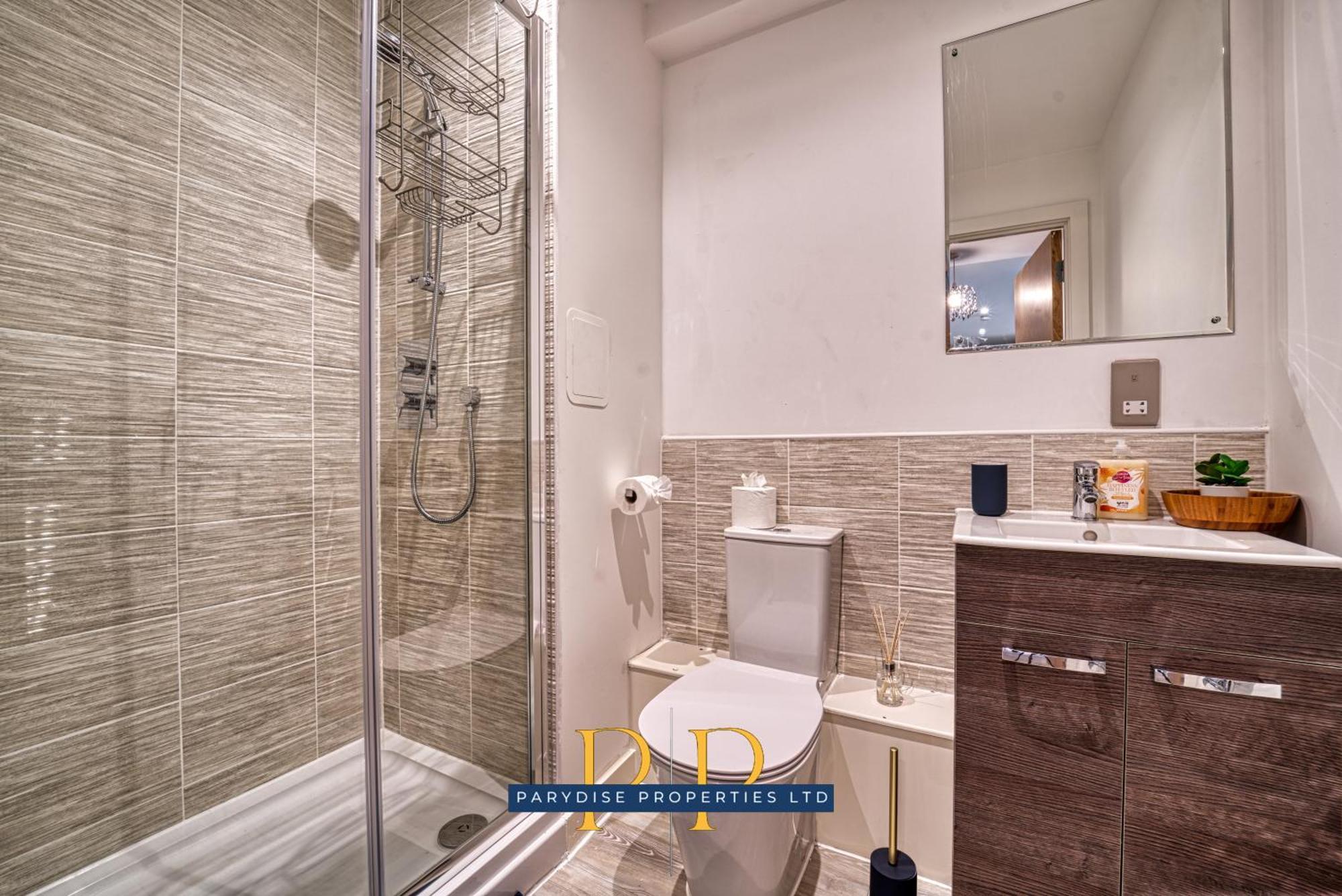 The Middlewood Plaza - By Parydise - Business Or Leisure Stays, Central Location, Sleeps 4, Salford *