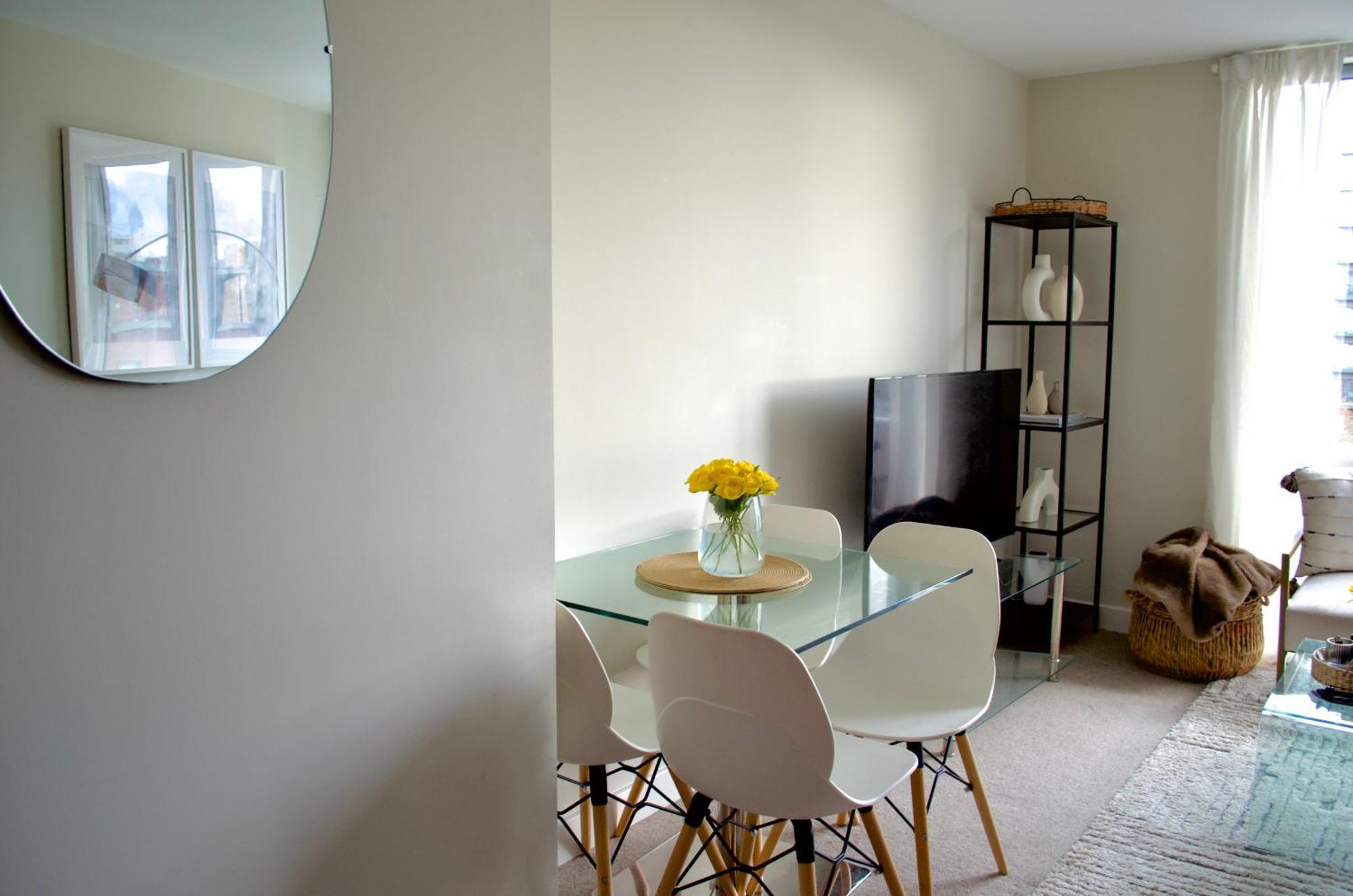 1 Bedroom In Apartment *