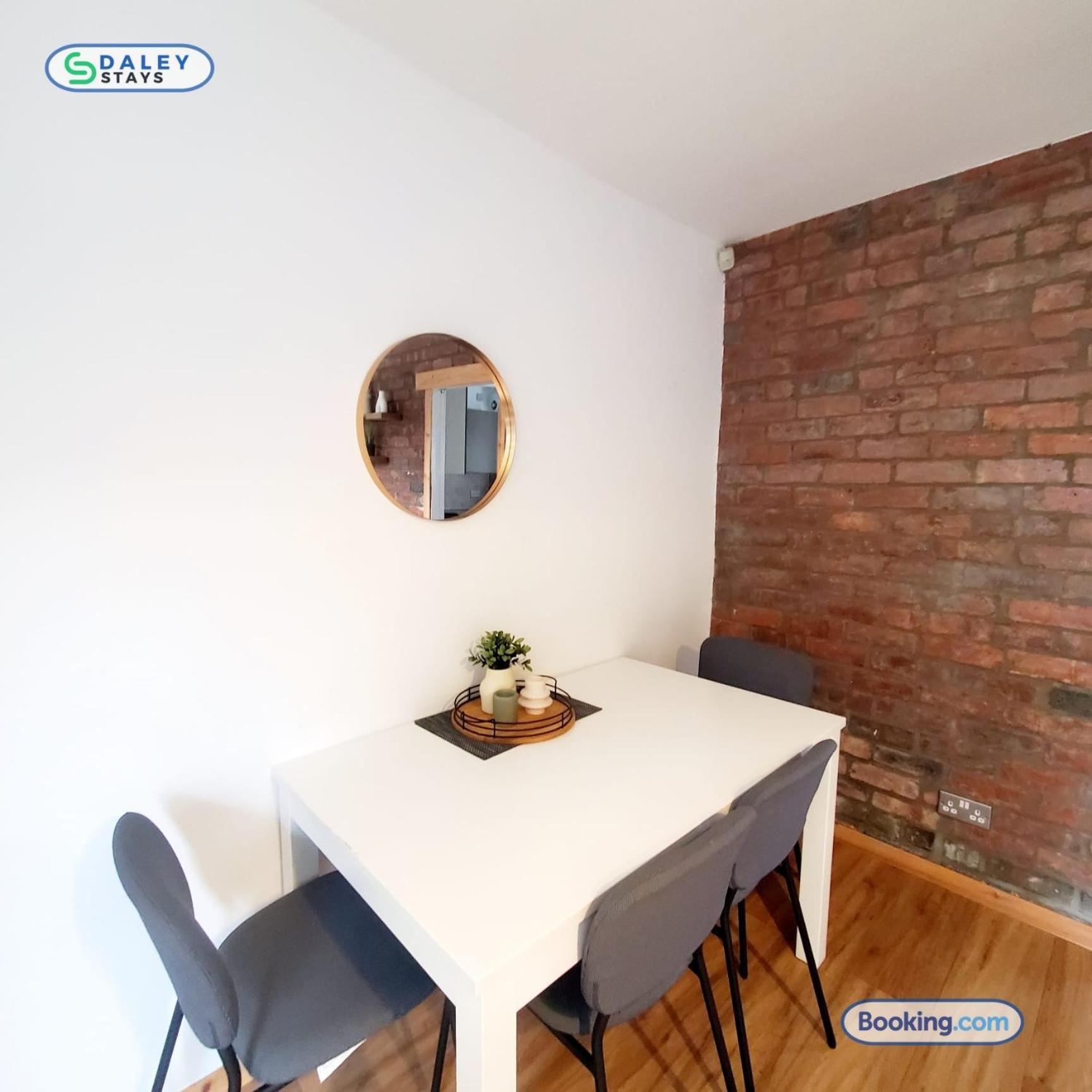 Apartment Lovely 3 Bedroom In -sleep 7