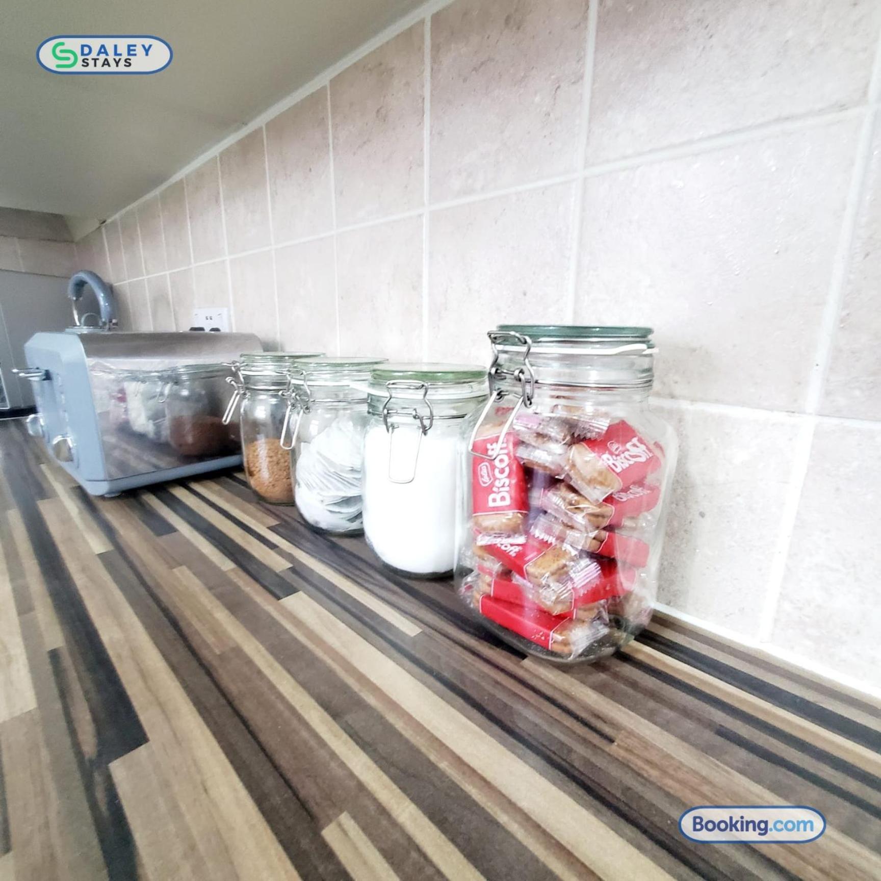 Lovely 3 Bedroom In -sleep 7 Apartment *