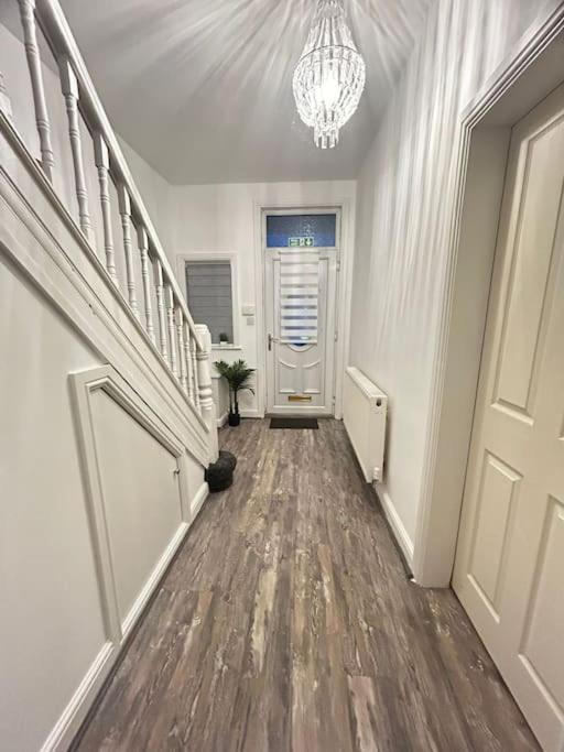Lovely 5br In Manchester. Close To The Manchester