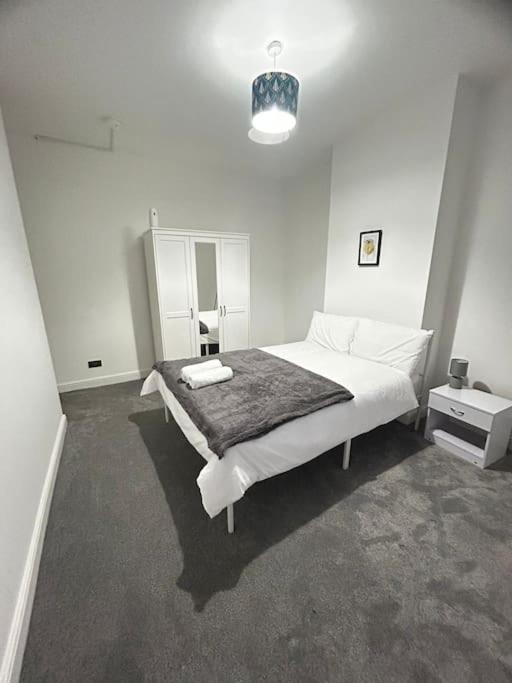 Lovely 5br In Manchester. Close To The *