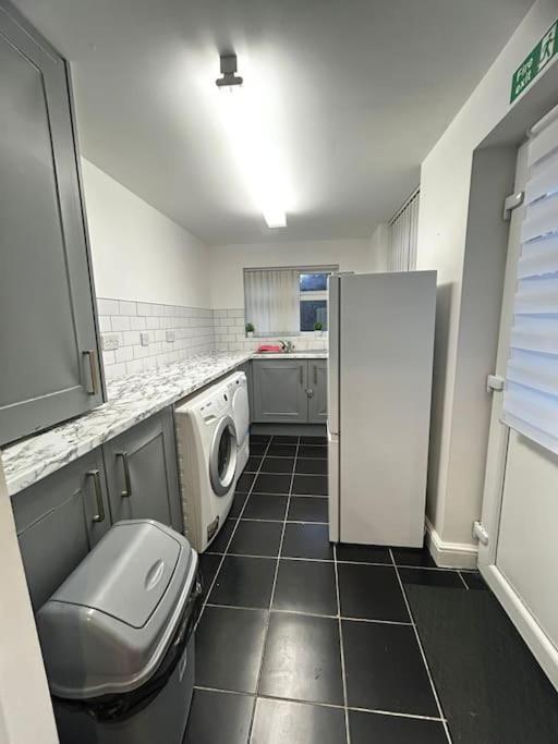 Lovely 5br In Manchester. Close To The * Manchester