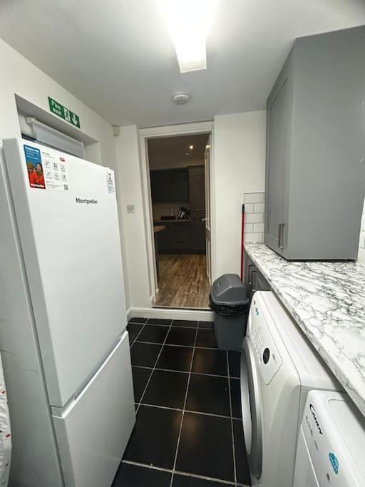 Lovely 5br In Manchester. Close To The *