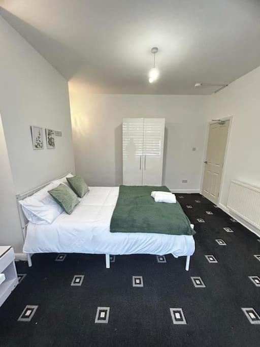 Lovely 5br In Manchester. Close To The Manchester
