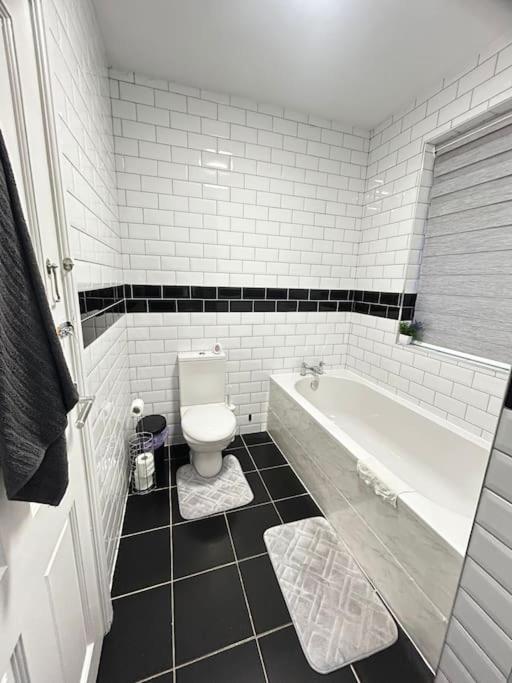 Lovely 5br In Manchester. Close To The *