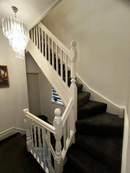 Lovely 5br In Manchester. Close To The Manchester