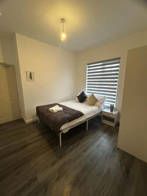 Lovely 5br In Manchester. Close To The *