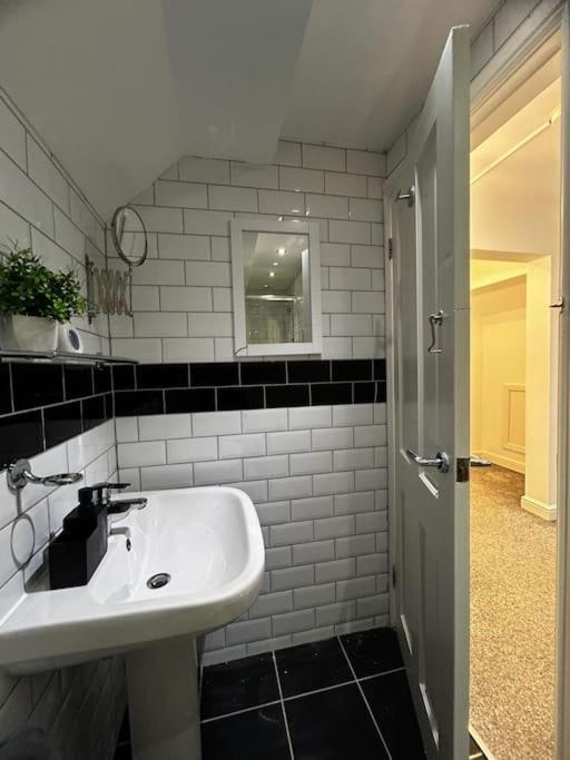 Appartement Lovely 5br In Manchester. Close To The Manchester