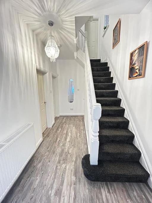 Lovely 5br In Manchester. Close To The
