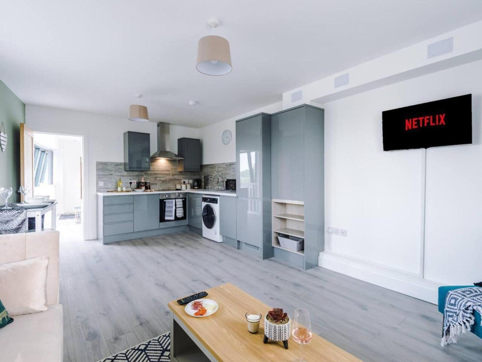 The Ecclesian Deluxe Near Trafford Centre Eccles Train Station