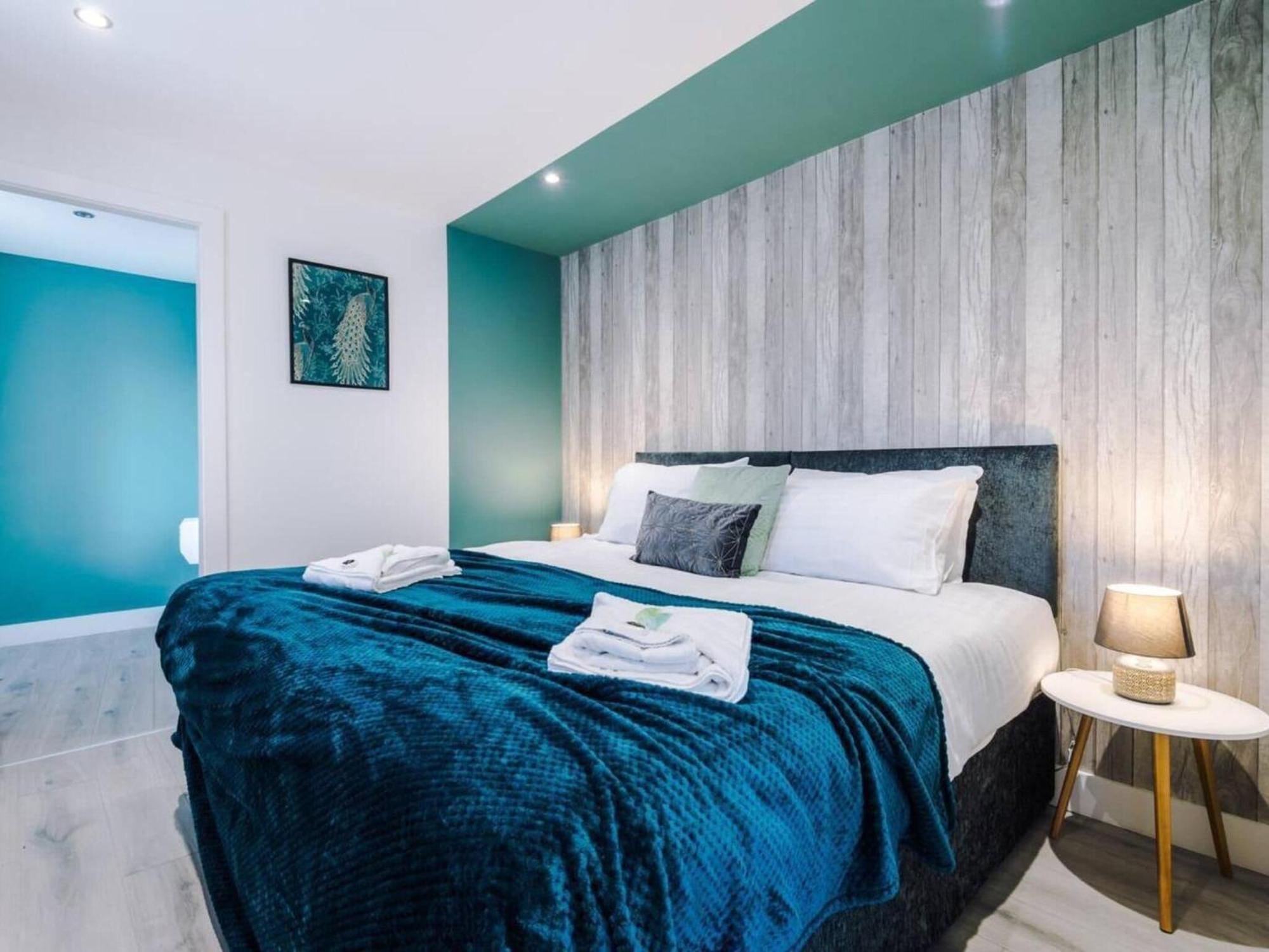 Apartment The Ecclesian Deluxe Near Trafford Centre Eccles Train Station