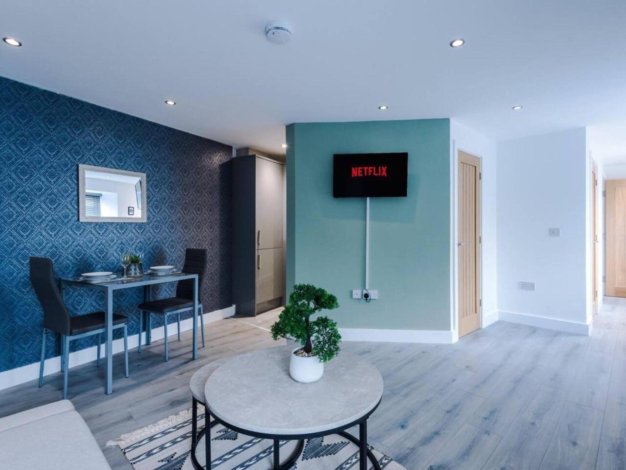 Apartment The Ecclesian Deluxe Near Trafford Centre Eccles Train Station *