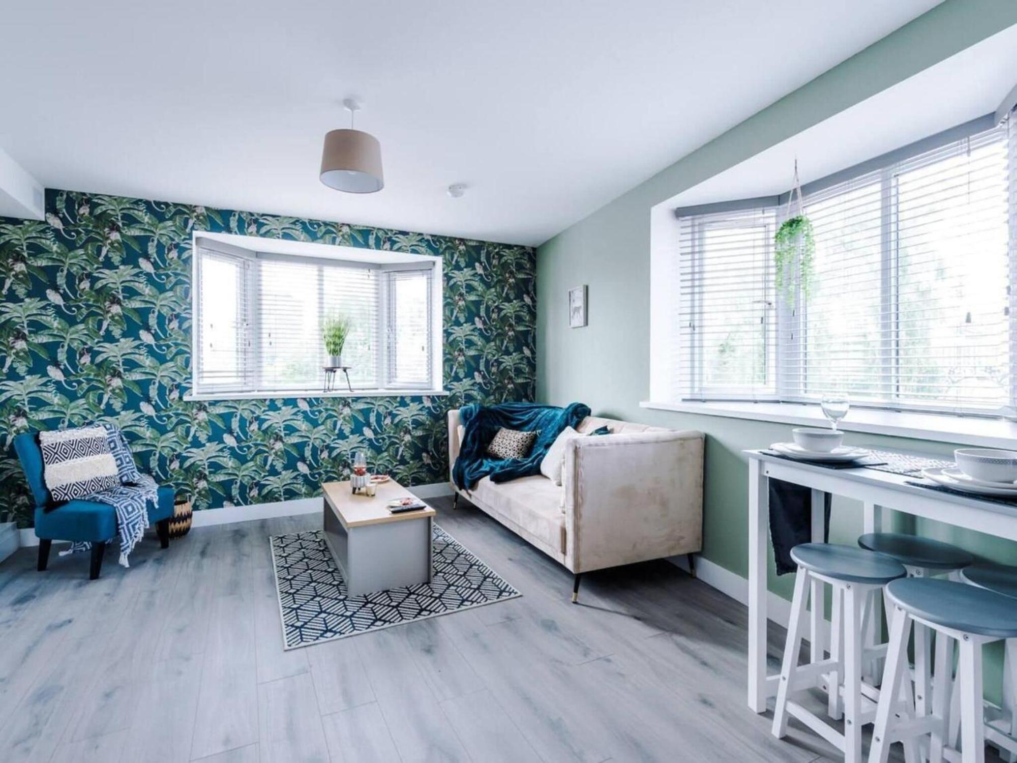 Apartment The Ecclesian Deluxe Near Trafford Centre Eccles Train Station