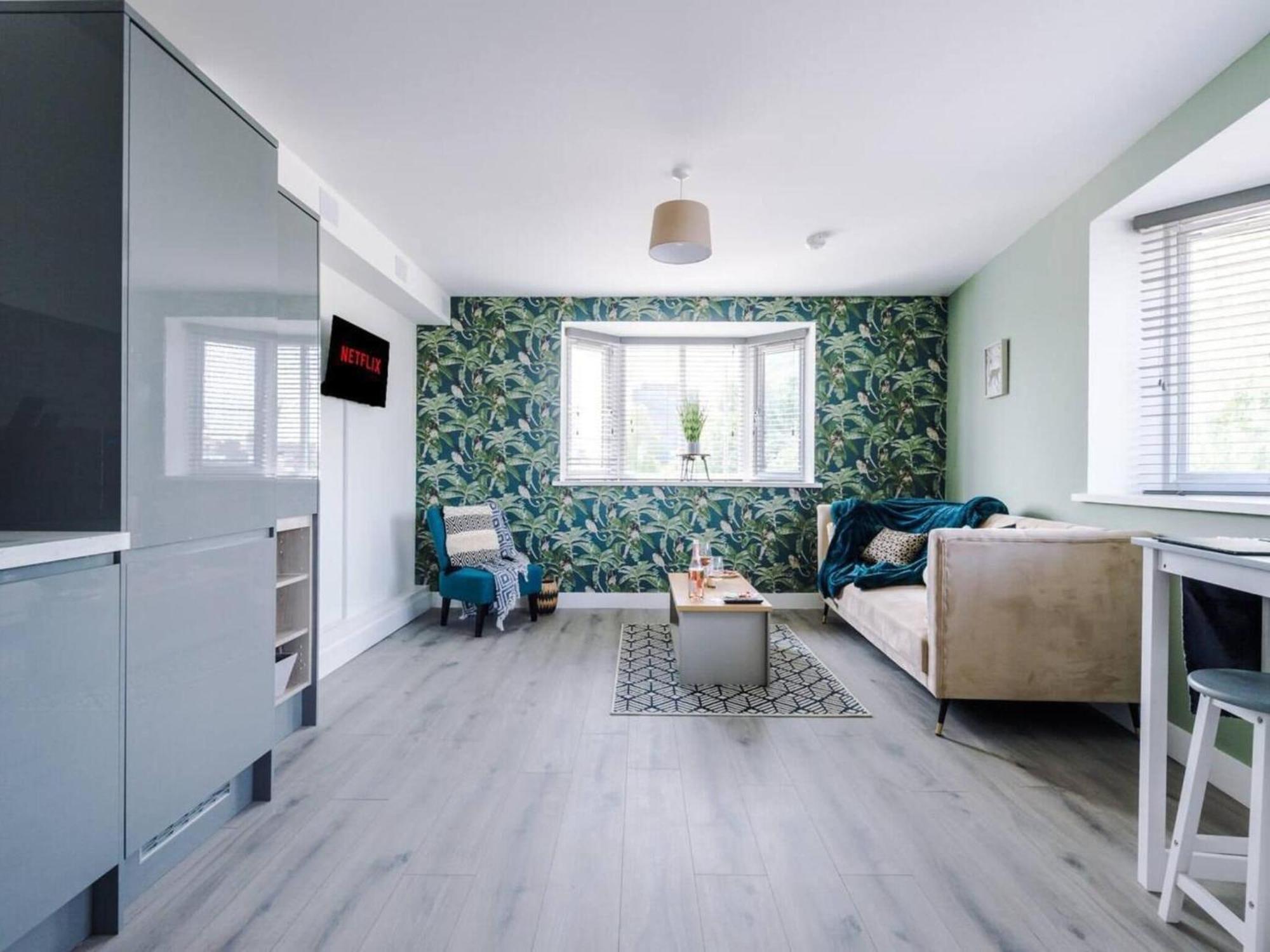 Apartment The Ecclesian Deluxe Near Trafford Centre Eccles Train Station