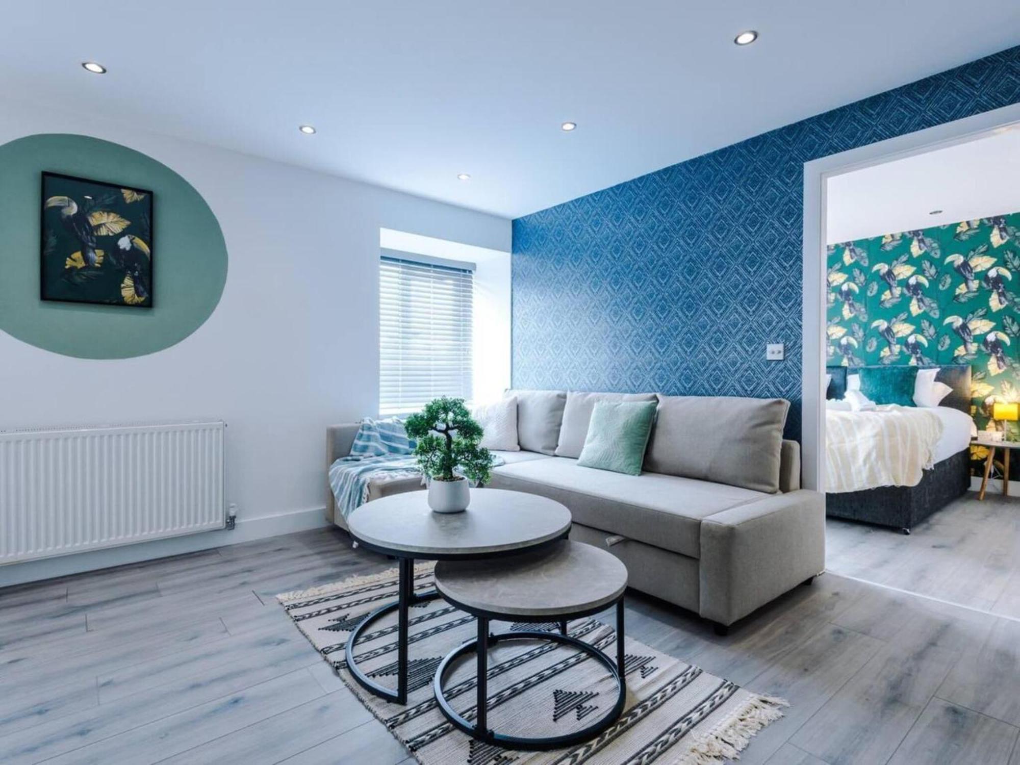 The Ecclesian Deluxe Near Trafford Centre Eccles Train Station *