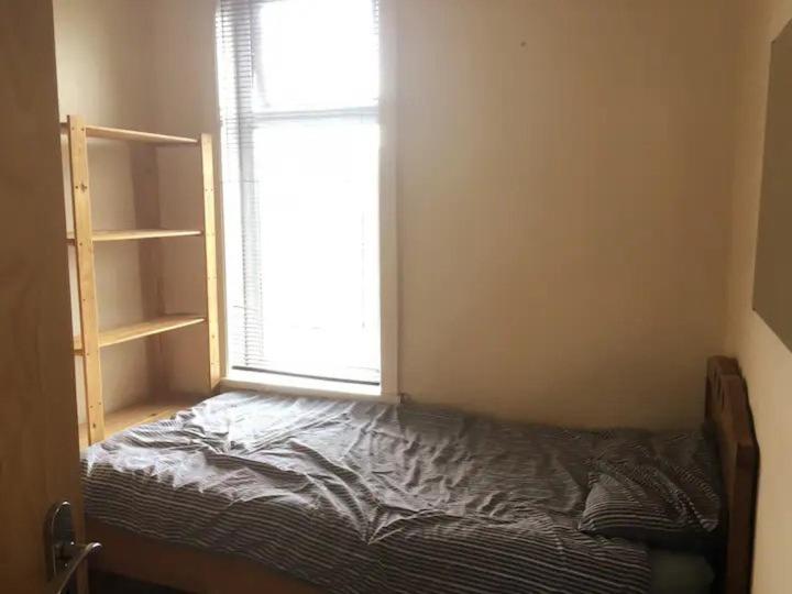 Single Room - Town & University Nearby, 24H Bus, Airport-Linked Homestay