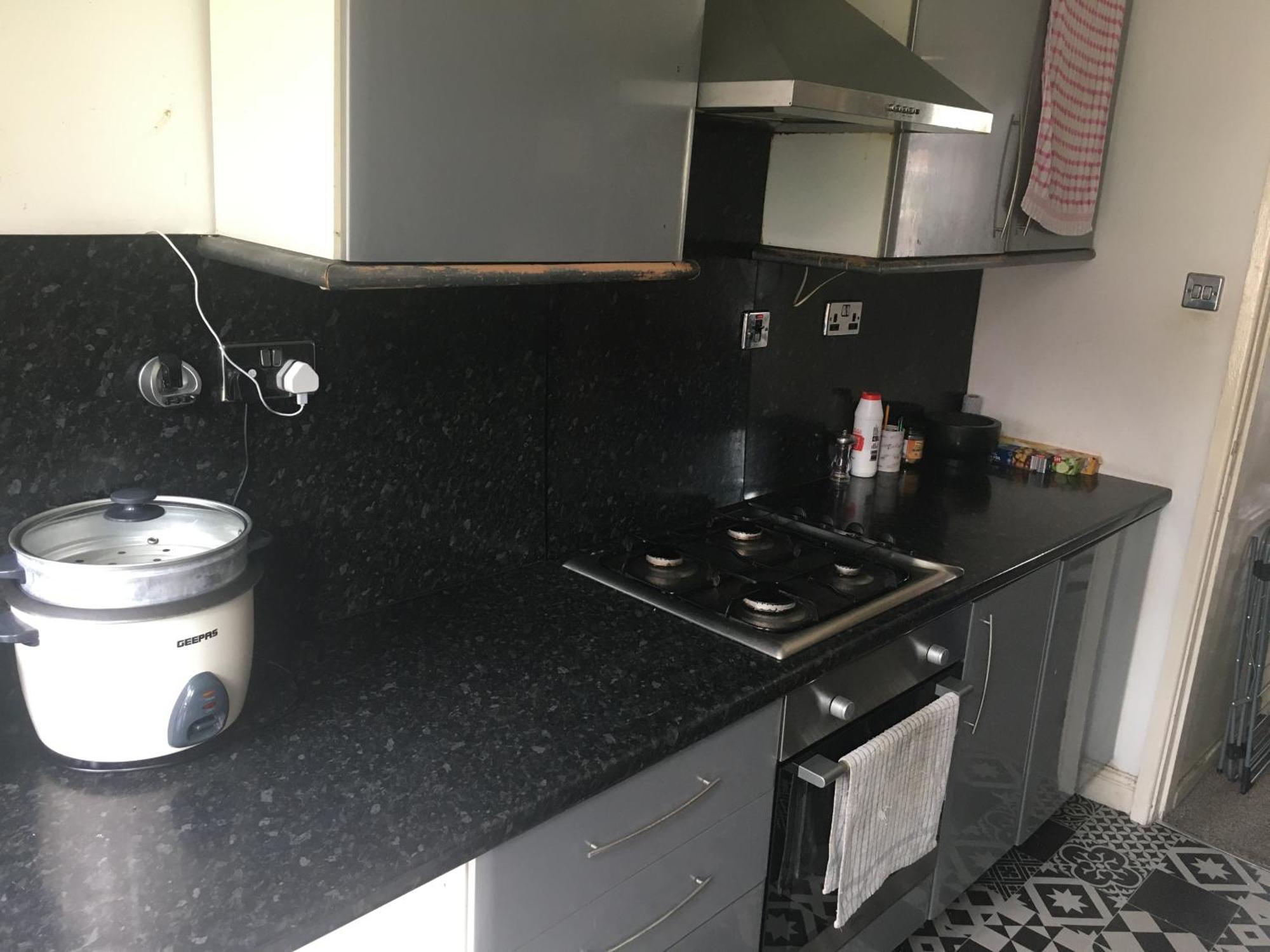 Single Room - Town & University Nearby, 24H Bus, Airport-Linked