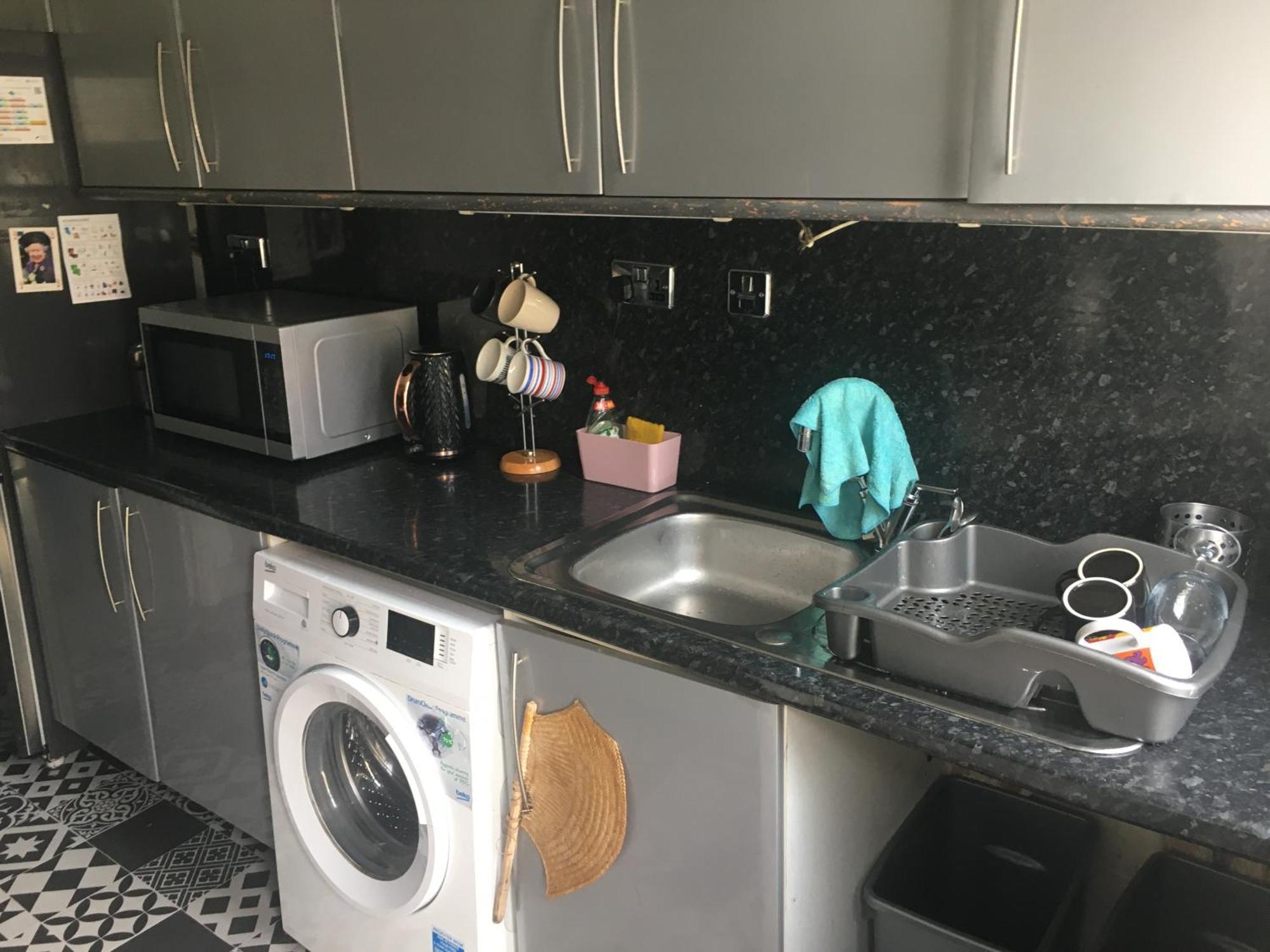 Single Room - Town & University Nearby, 24H Bus, Airport-Linked * Manchester