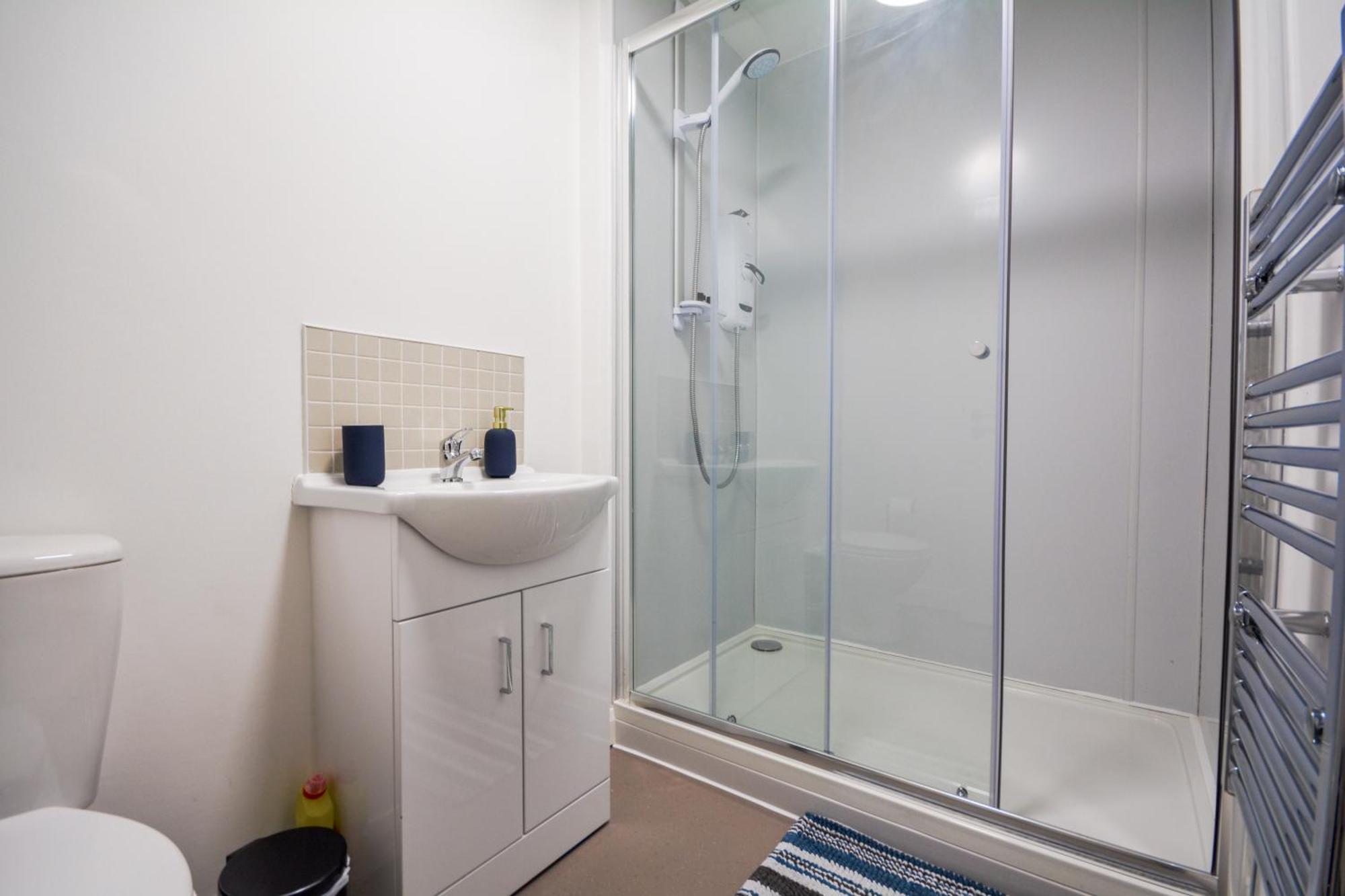Apartment Stylish One-bedroom With Free Parking Sleeps 4 Manchester
