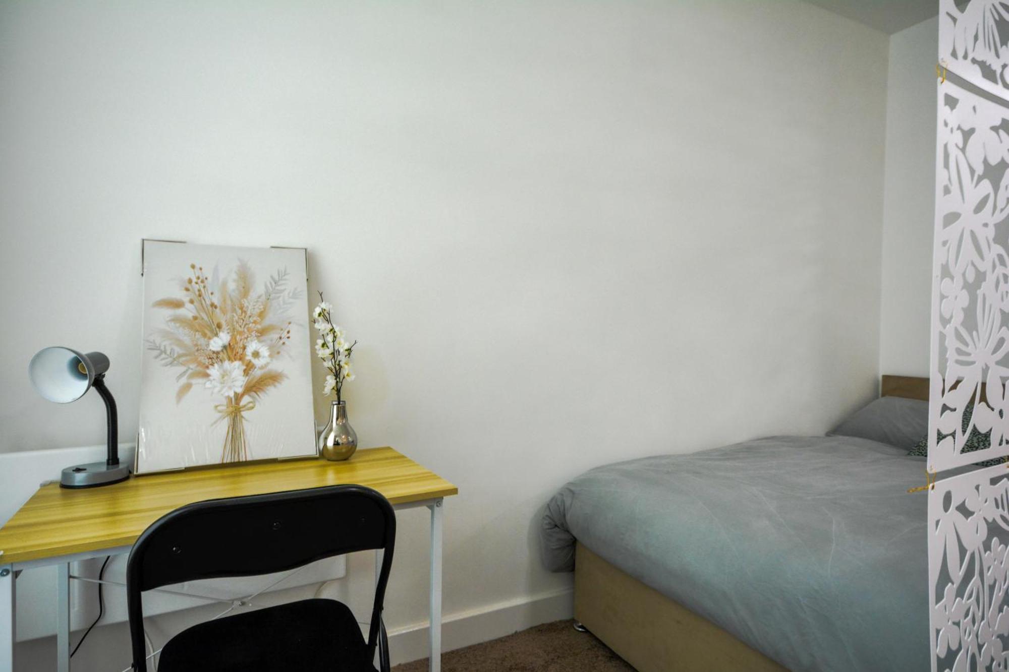 Apartment Stylish One-bedroom With Free Parking Sleeps 4 *