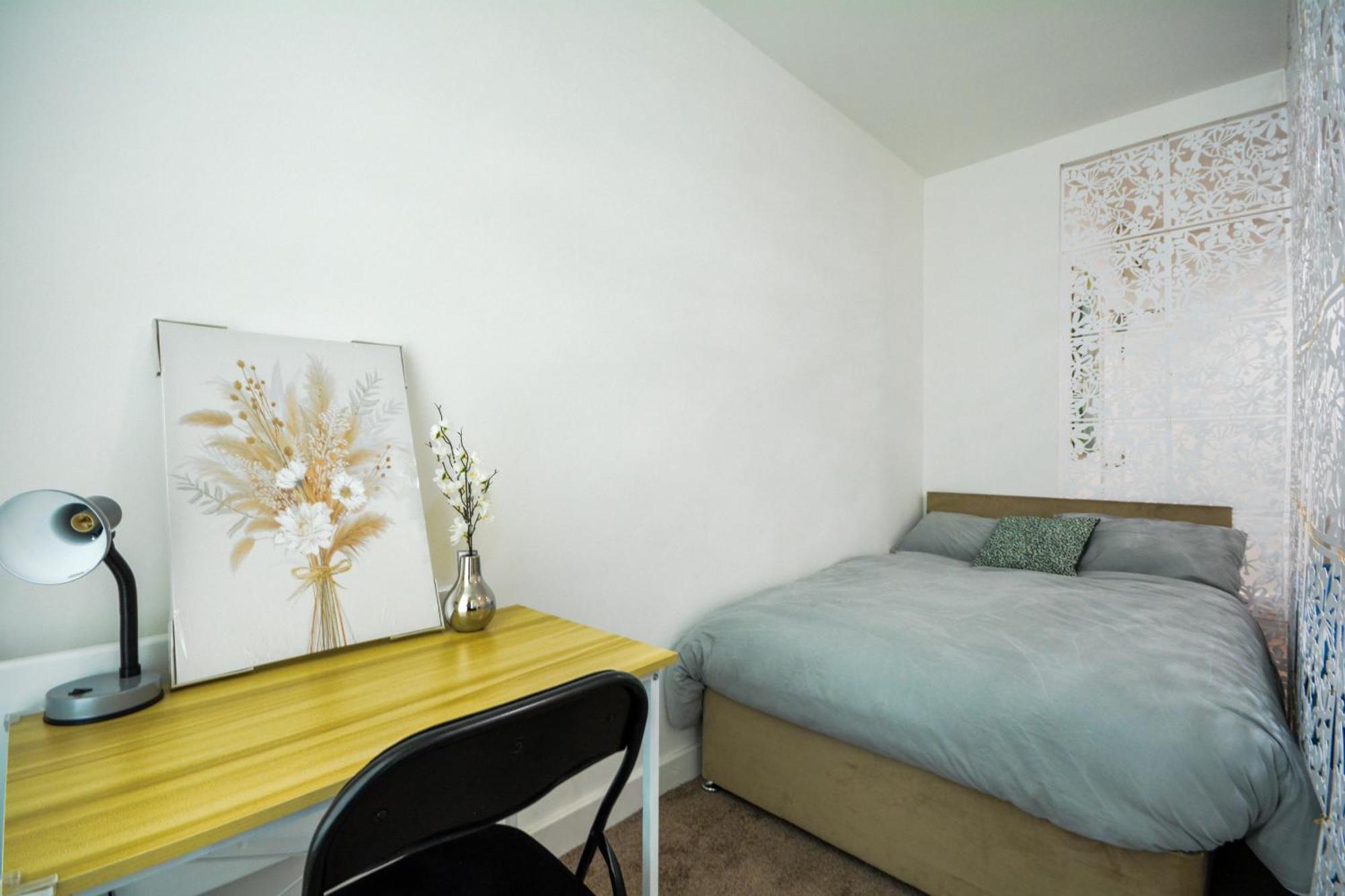 Apartment Stylish One-bedroom With Free Parking Sleeps 4 Manchester