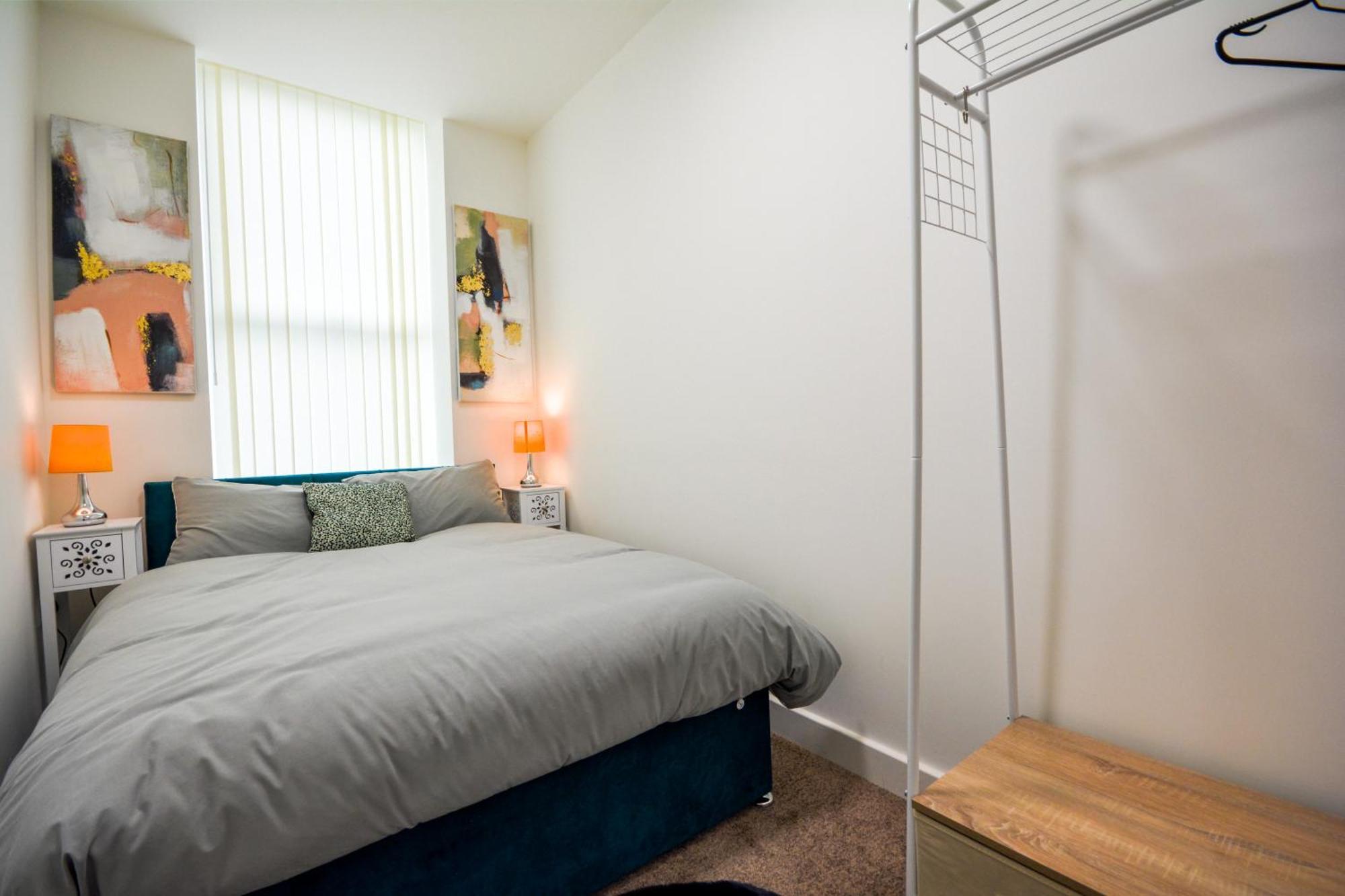 Stylish One-bedroom With Free Parking Sleeps 4 Manchester