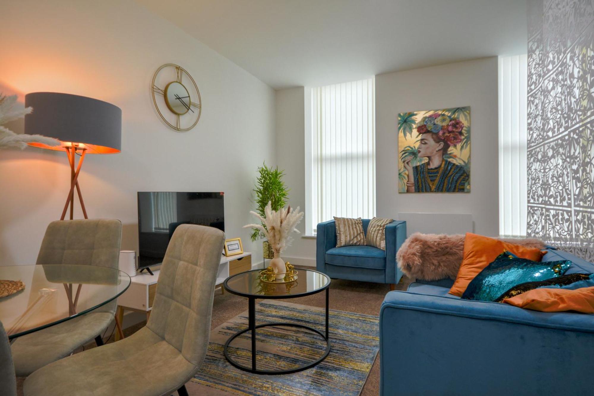 Stylish One-bedroom With Free Parking Sleeps 4