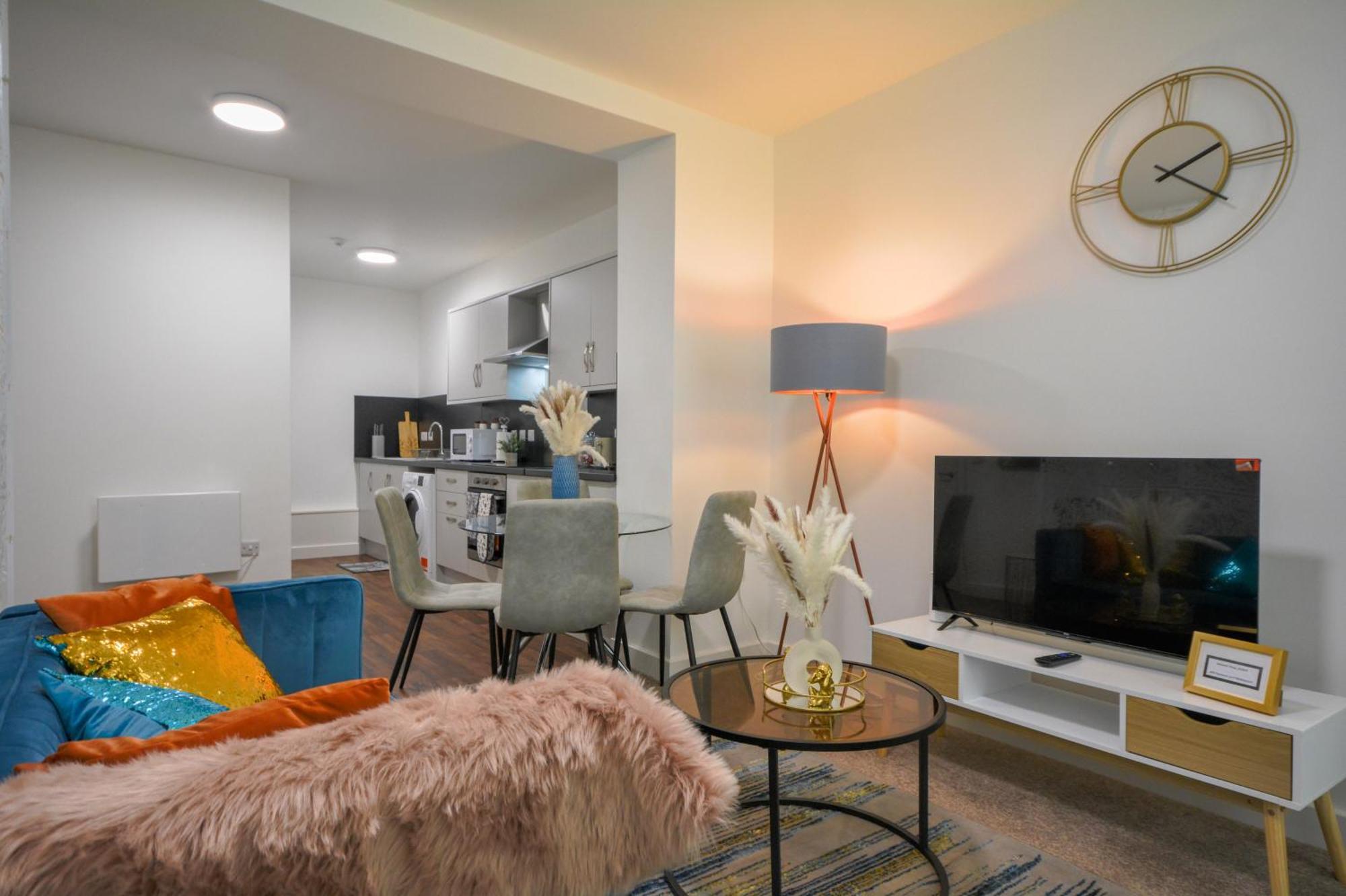 Apartment Stylish One-bedroom With Free Parking Sleeps 4 *