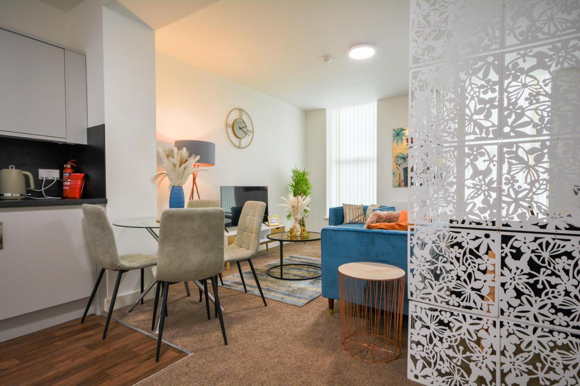 Stylish One-bedroom With Free Parking Sleeps 4