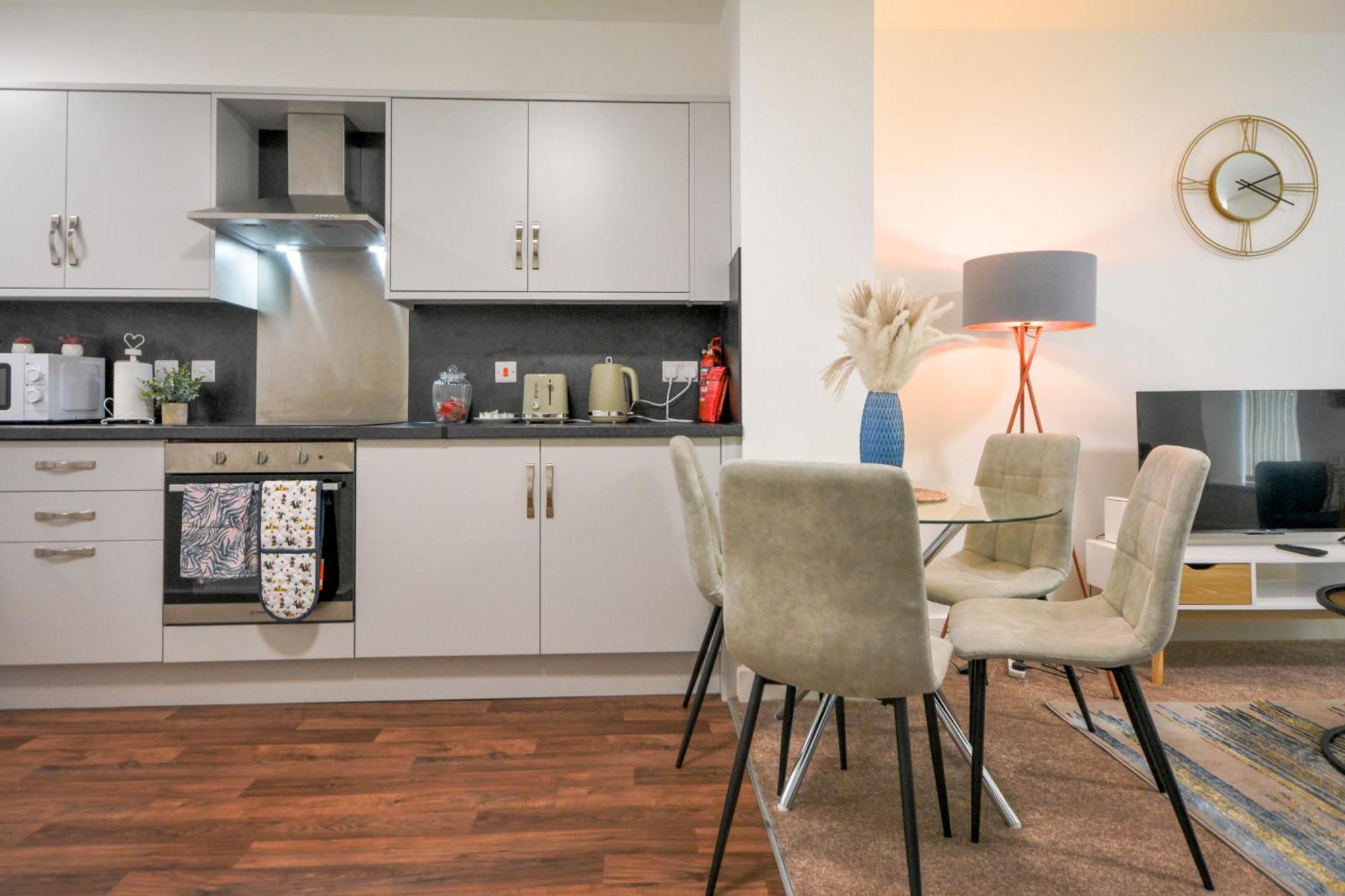 Apartment Stylish One-bedroom With Free Parking Sleeps 4 Manchester