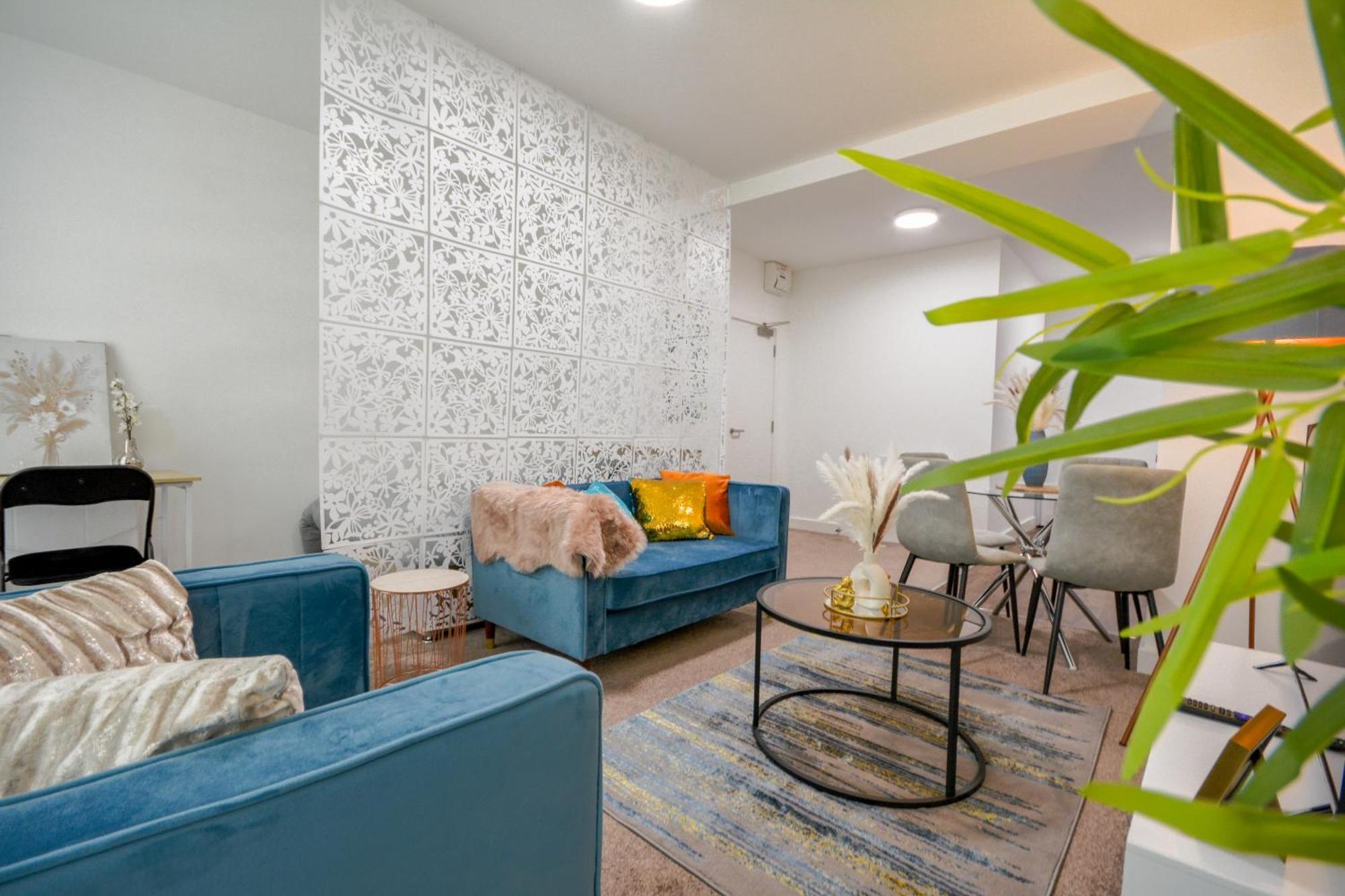 Apartment Stylish One-bedroom With Free Parking Sleeps 4 *