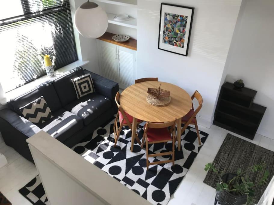Stylish House & Garden On Quiet Road. Easy Free Parking. Manchester