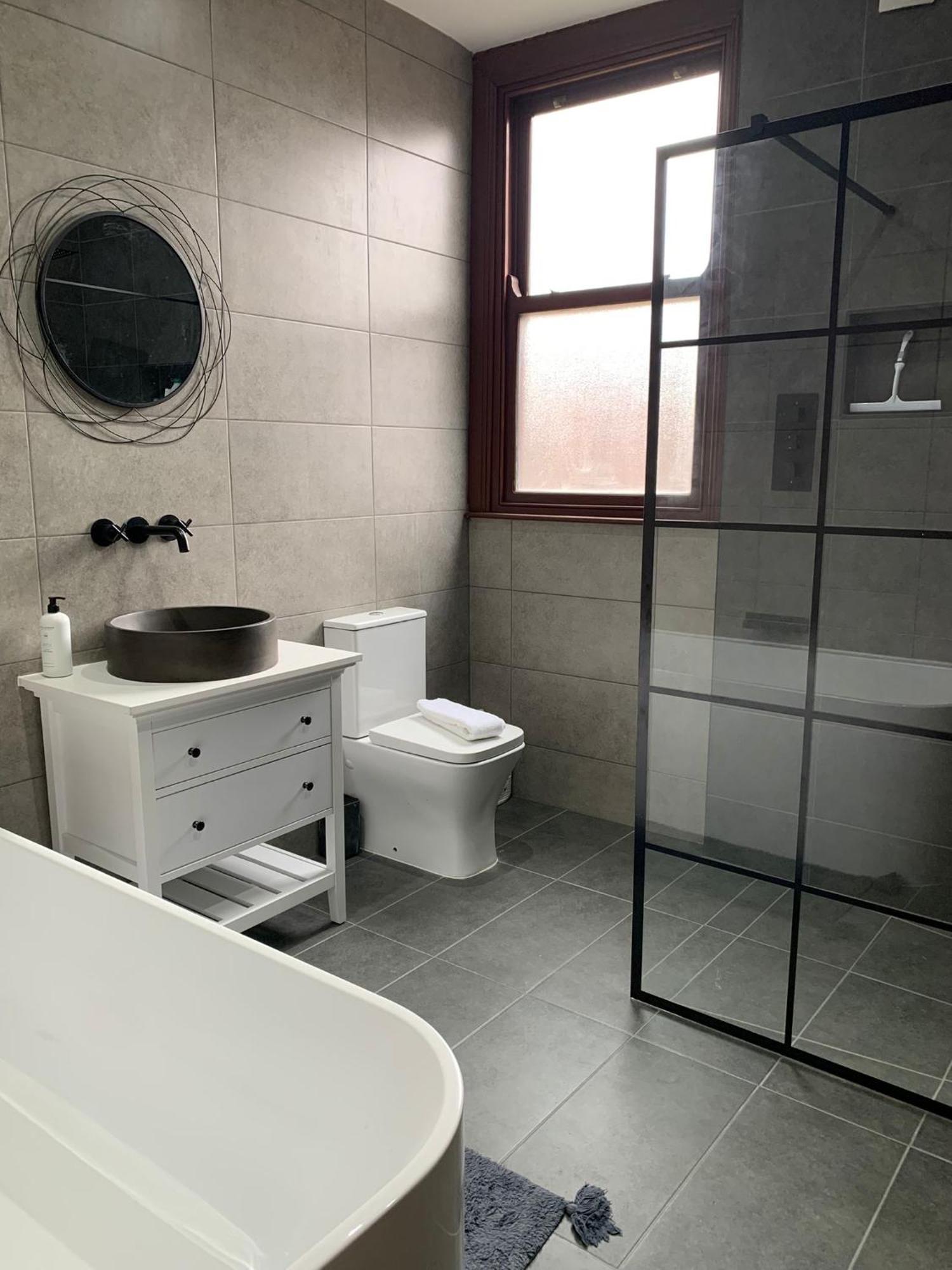 Beautifully Styled 2br With Garden