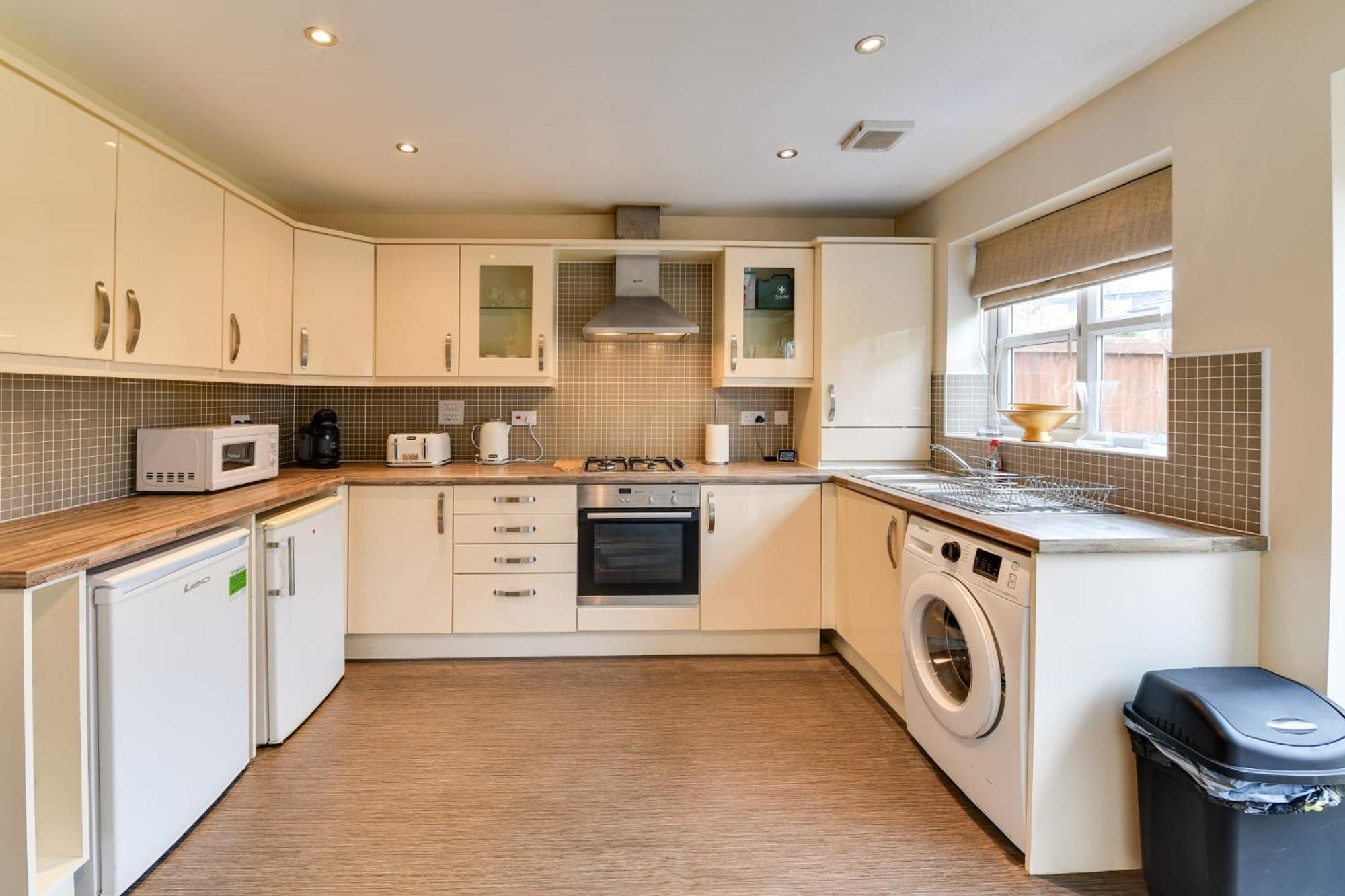 Vakantiehuis Charming 2-bed House In Middleton Manchester