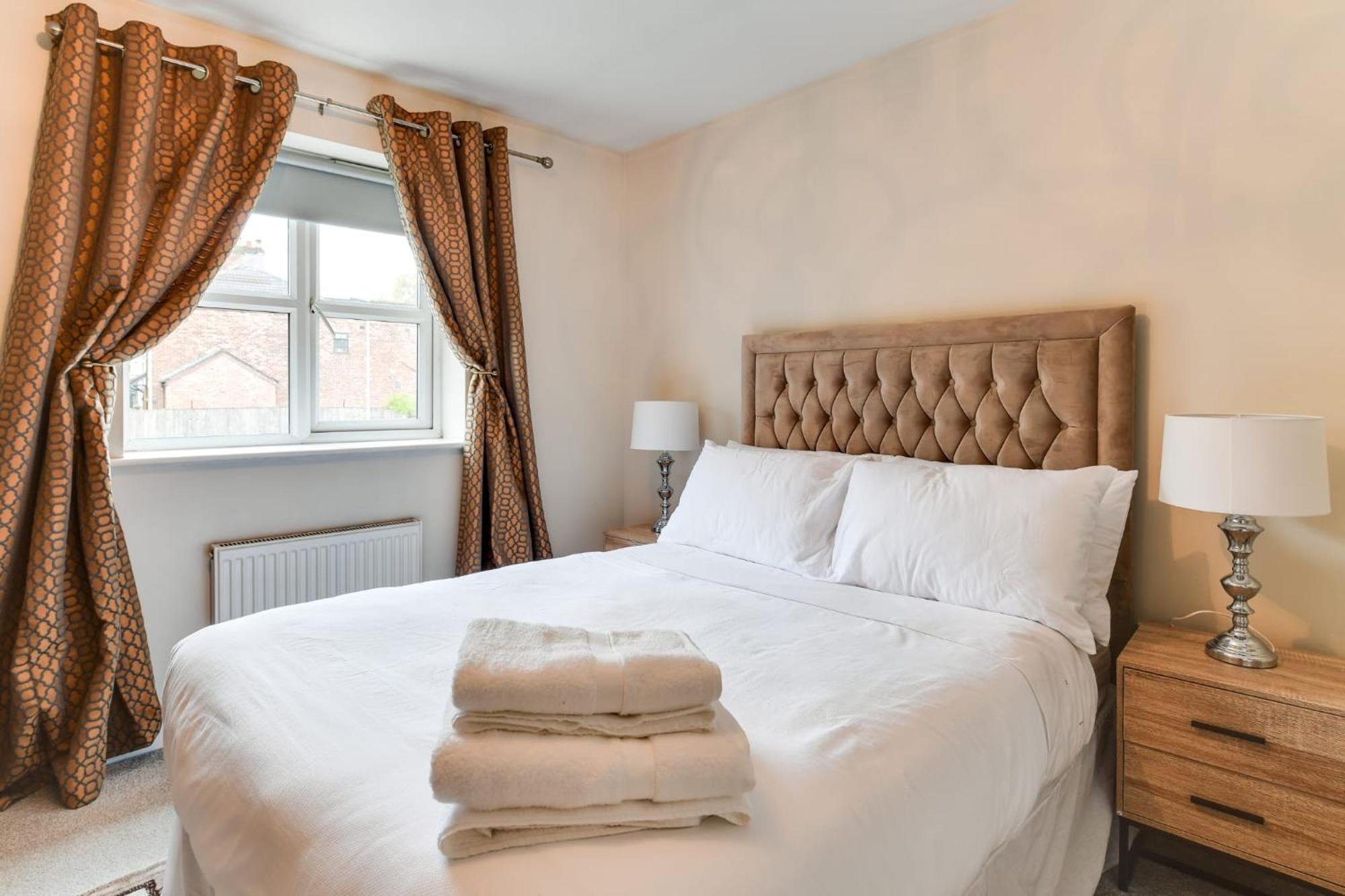 Charming 2-bed House In Middleton Manchester