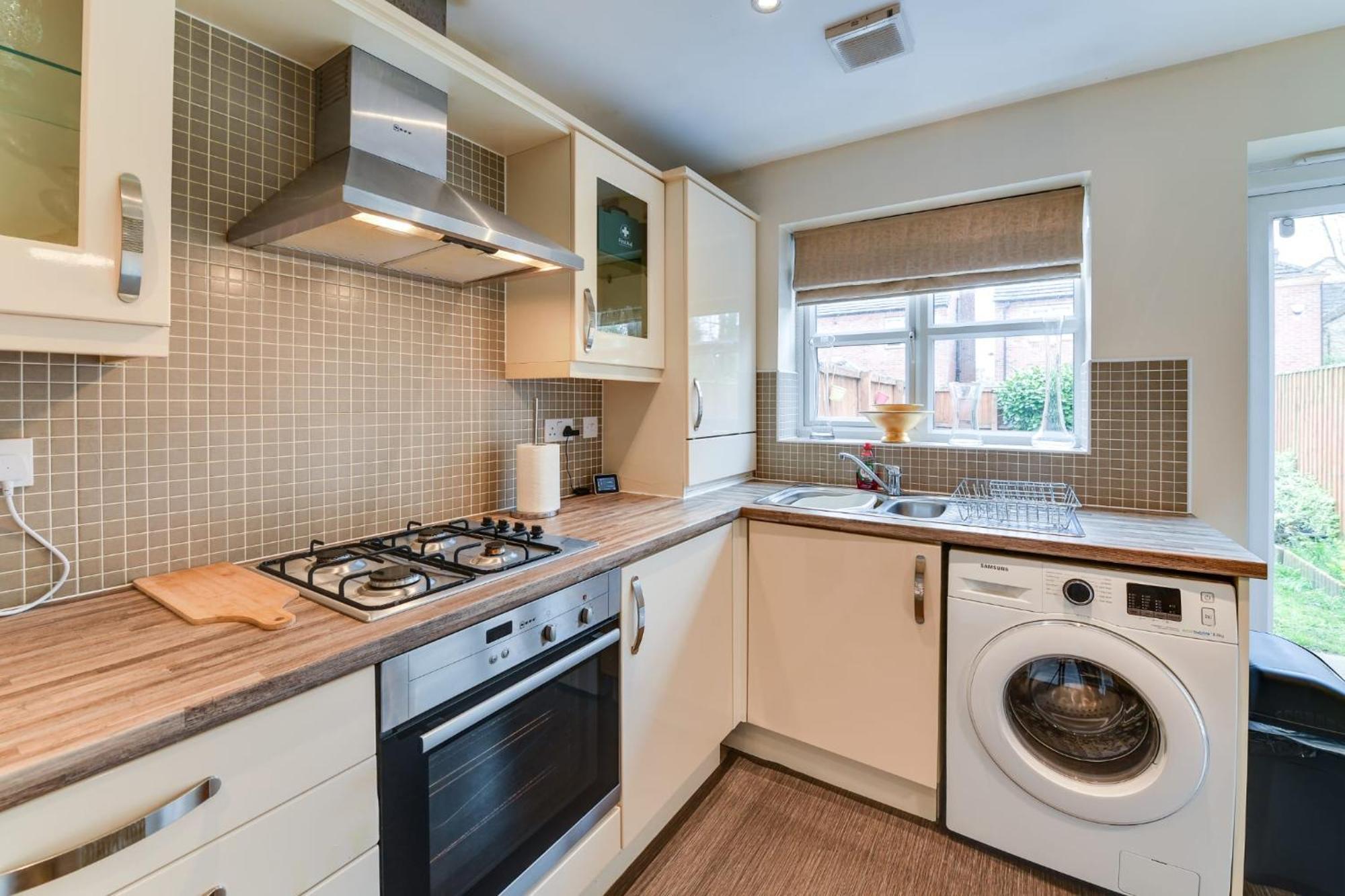 Vakantiehuis Charming 2-bed House In Middleton Manchester