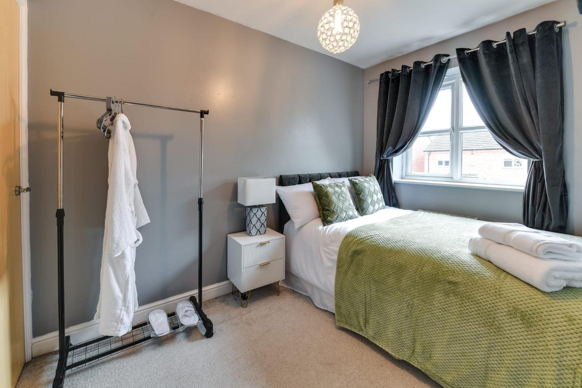 Charming 2-bed House In Middleton Manchester